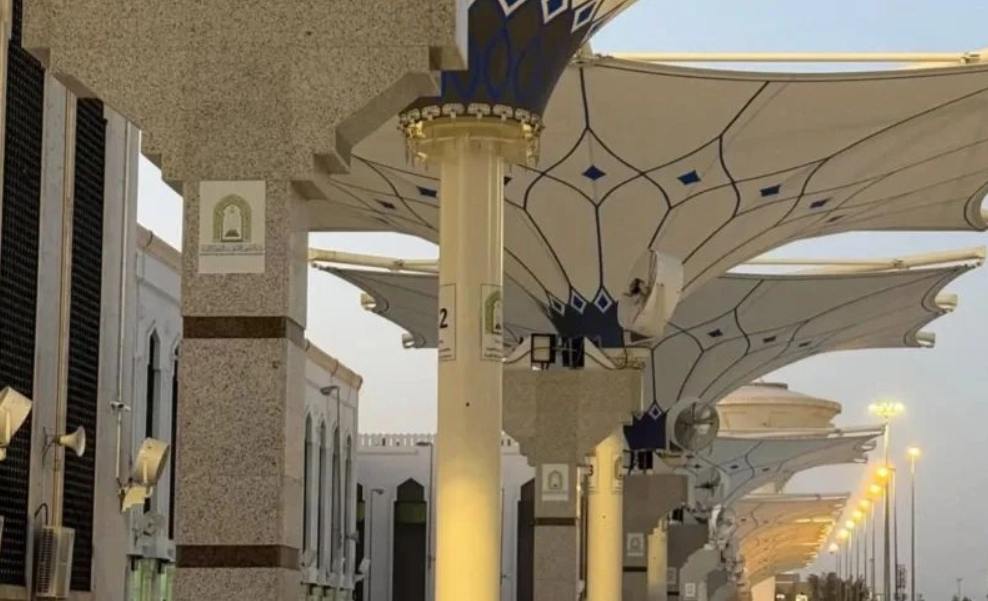 Saudi Pasang Payung Pendingin Berteknologi Tinggi di Area Wukuf Arafah untuk Haji 2026
